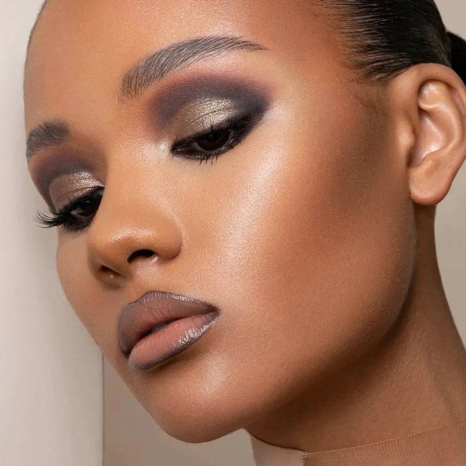 I NEED A NUDE EYESHADOW PALETTE - פלטת צלליות לעיניים איי ניד אה ניוד - Image 3