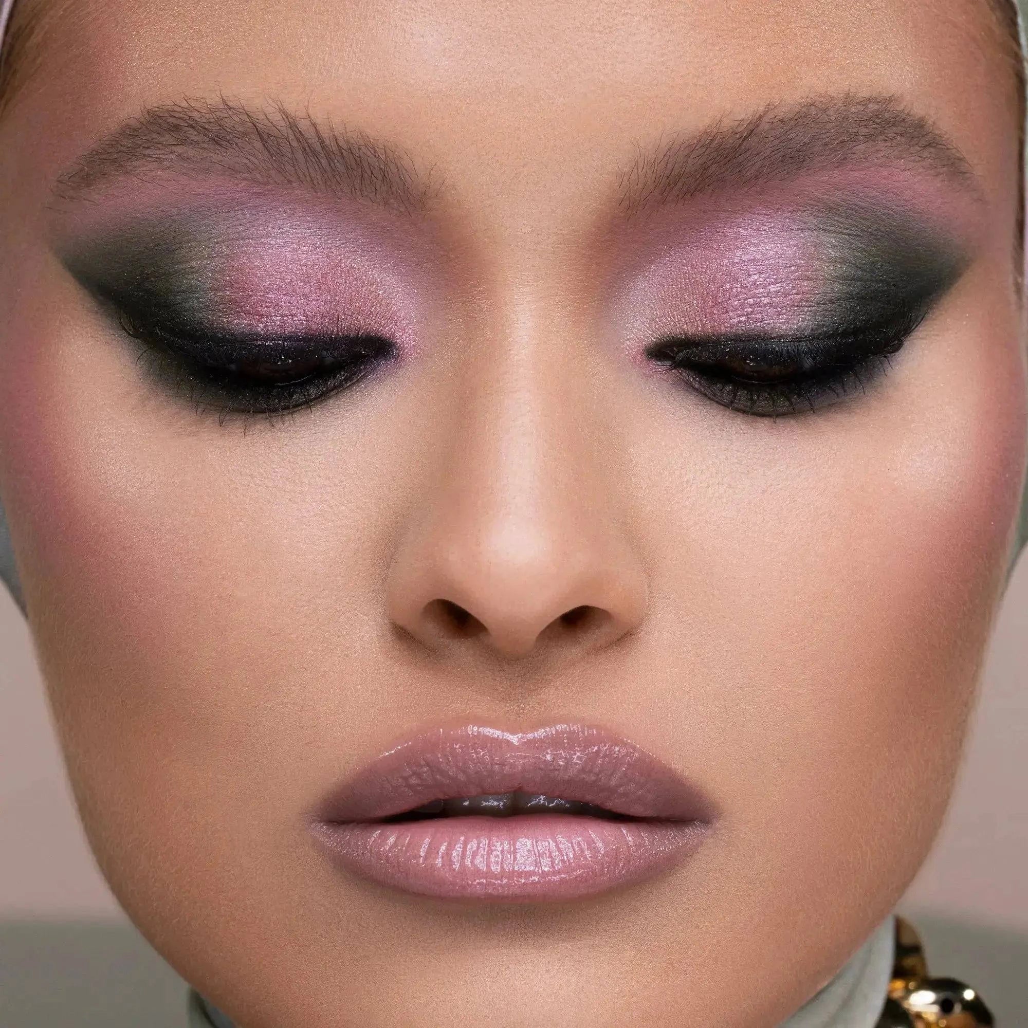 RETRO GLAM EYESHADOW PALETTE - פלטת צלליות לעיניים רטרו גלאם - Image 4